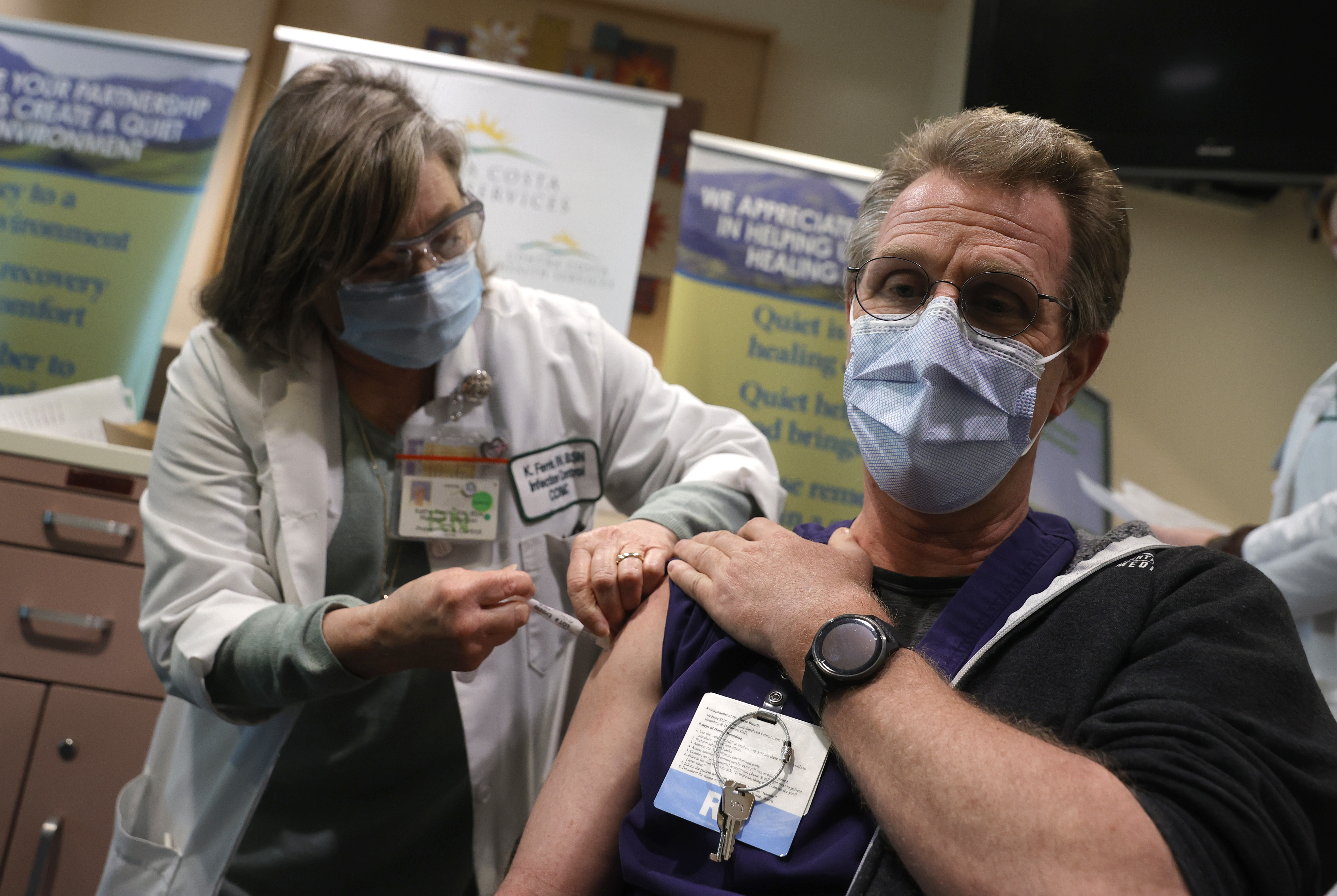 加州公务员与医护将须打疫苗 或定期检测