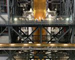 NASA巨型火箭組裝完成 比自由女神像還高