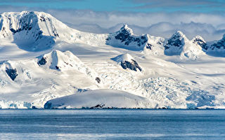 南极发现第一块毫无生命的土地