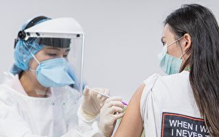 鄭文燦訪視航空公司機組人員施打疫苗