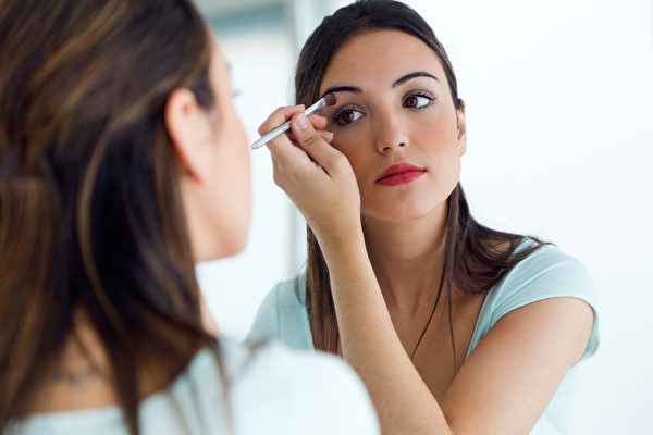 研究：防水睫毛膏等化妝品或含致癌化學物