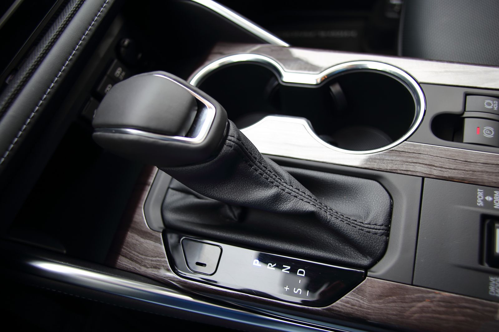 2021 Toyota Highlander Hybrid Ltd。〈李奥／大纪元〉