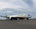 台灣自購第3批41萬劑莫德納疫苗 運抵桃園機場
