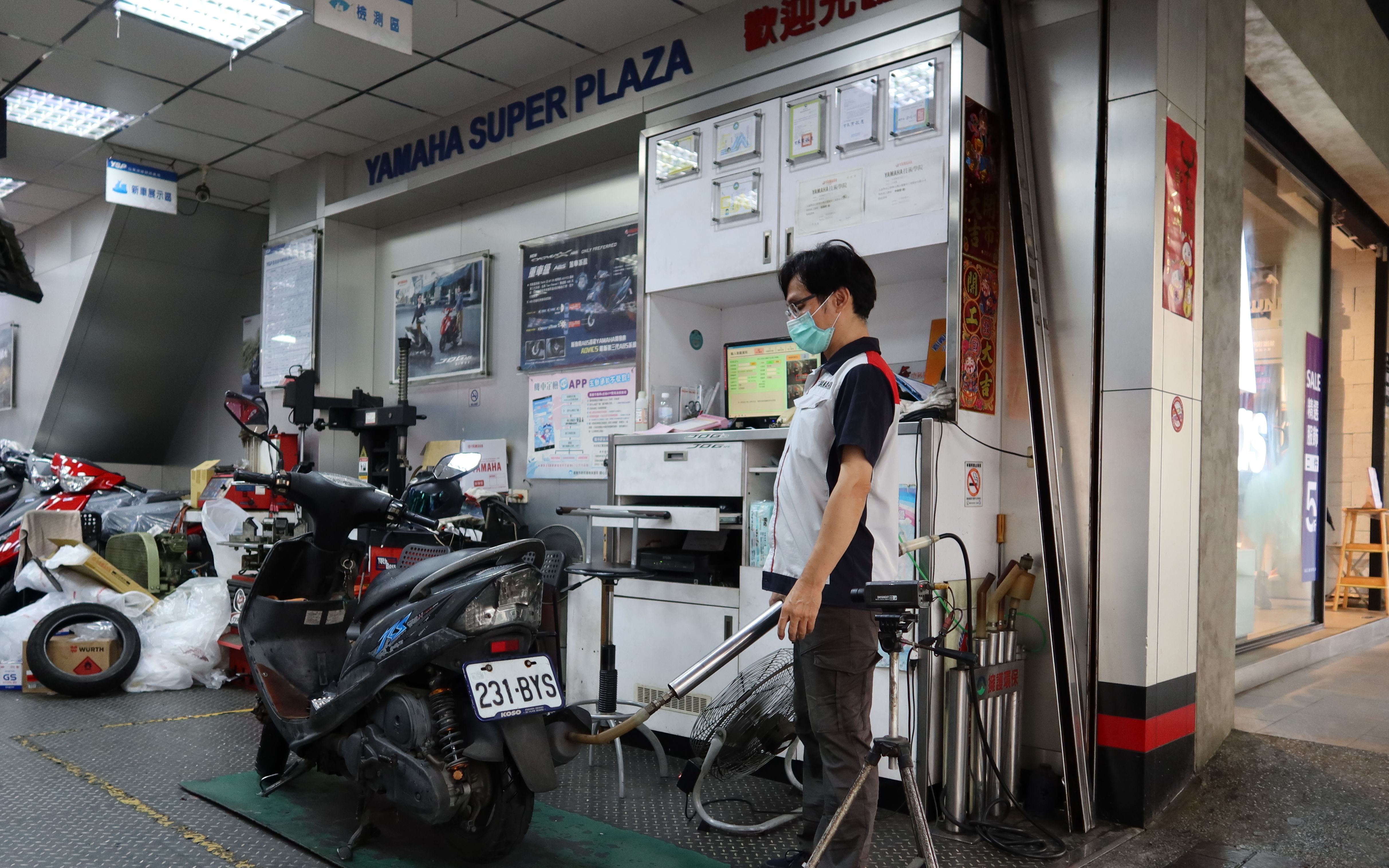 防疫優先機車排氣定檢期限延長至年底 排氣檢驗 嘉義 大紀元