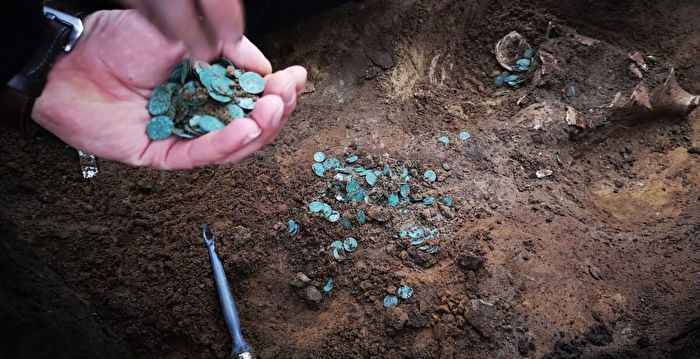匈牙利出土数千枚中世纪硬币 极为稀有珍贵