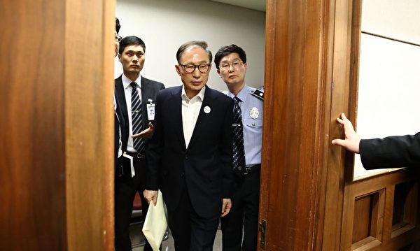 前韩国总统李明博获特赦 被免除15年刑期
