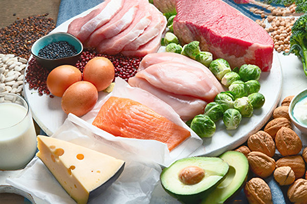 很多癌症患者食欲不振，造成营养不良，体重下降。怎样吃才能有体力抗癌？(Shutterstock)