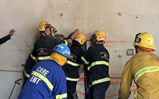 橙县消防员救出被卡在墙中女子