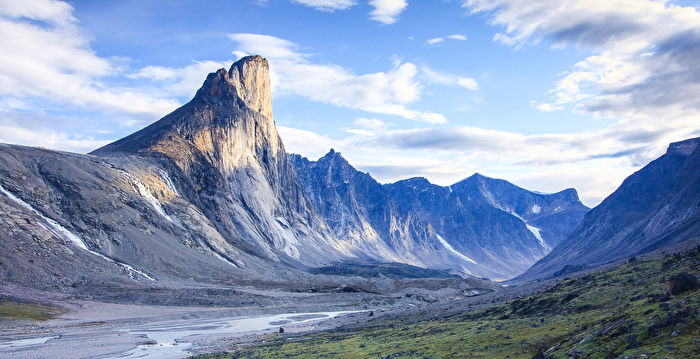 世界最高垂直岩壁在加拿大 能登顶者极少