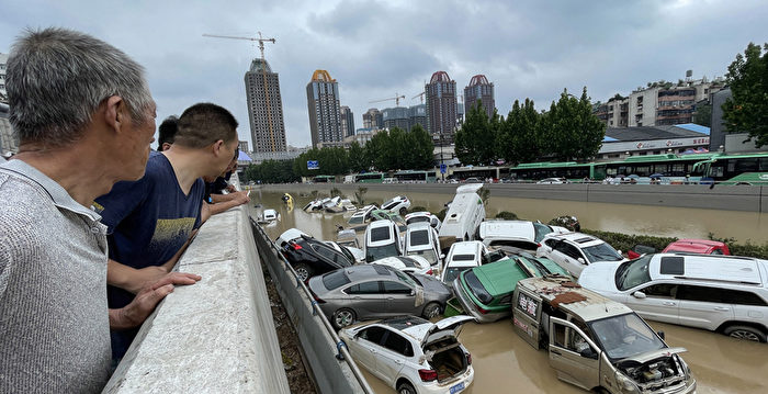 郑州京广隧道拖出逾200辆车 官方未提遇难人数