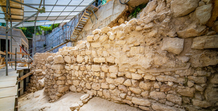 考古发现以色列犹太国铁器时代古城墙遗迹