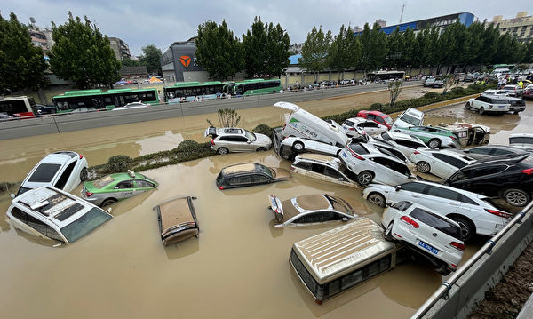 郑州严重洪水 受害者向官方要说法