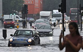 伦敦遇强暴雨侵袭 水淹街道 多个地铁站关闭