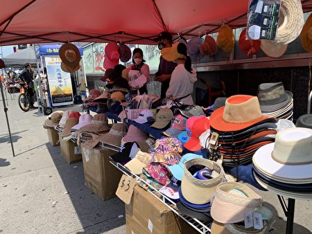 小贩Ricky表示，希望当局在法拉盛划一个跳蚤市场，让小贩可以摆卖。