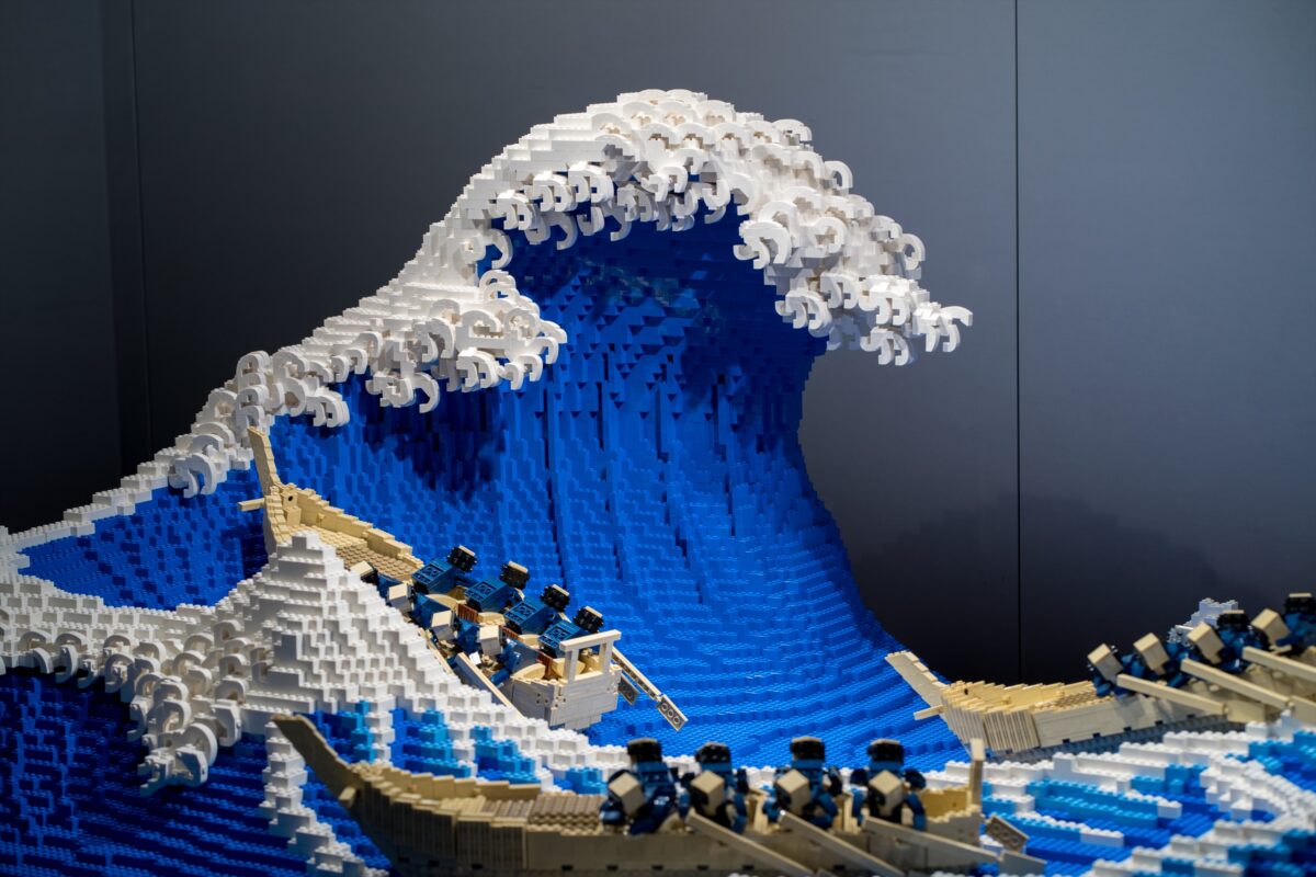 立体视觉日本艺术家用五万块乐高还原名画| 《神奈川冲浪里》 | 葛饰北 