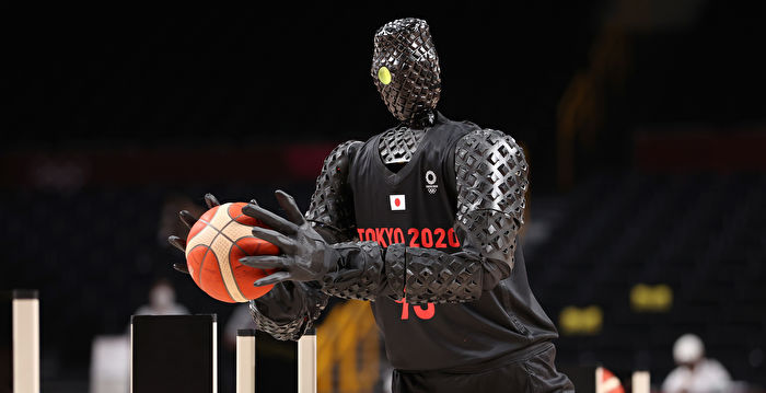 日本机器人在奥运会表演投篮 命中率百分百