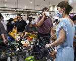 组图：湖北再爆疫情 武汉超市出现抢购潮