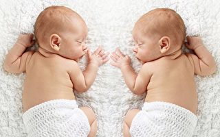 超罕见 美国妈妈相隔三天生下双胞胎女儿