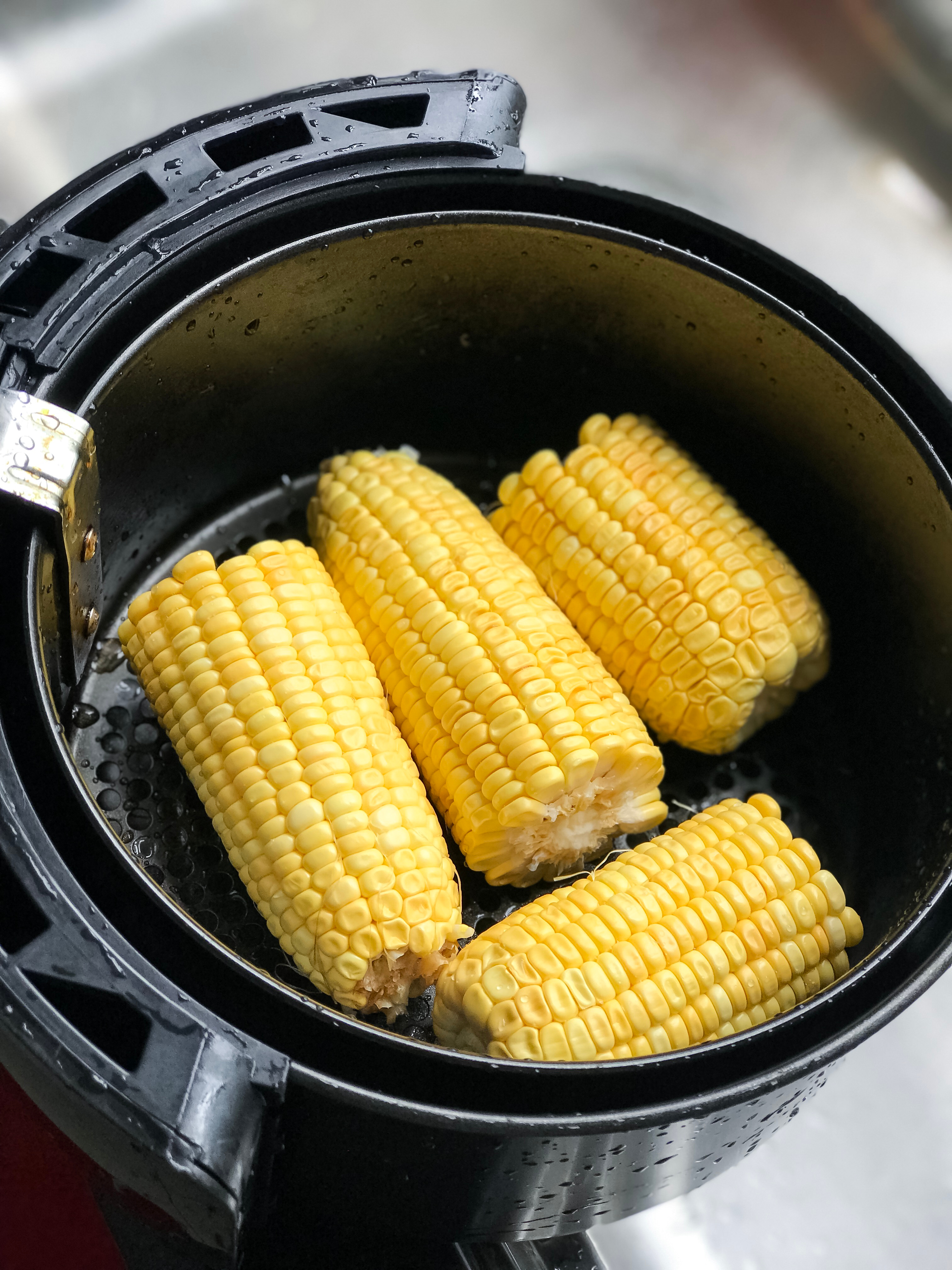 <span style="color: #000000">用气炸锅可以烹制墨西哥风味烤玉米。（Shutterstock）</span>