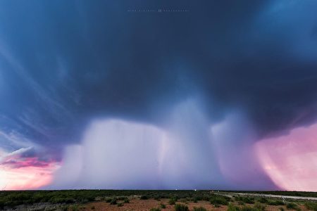 夢幻場景美國攝影師拍下罕見的微暴流 風暴追逐者 暴風雨 大紀元