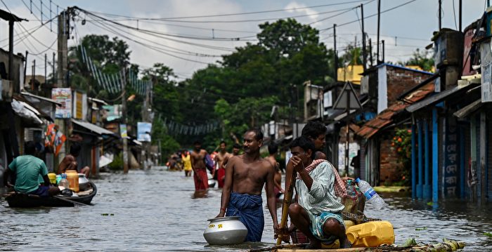 组图：印度西孟加拉邦遭遇洪灾 至少23死