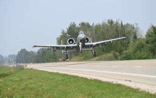 A-10攻擊機在公路上起降 美國空軍締造歷史