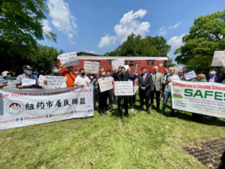 8月6日中午，約40人出席了臧東慧發起的反對建秋園社區監獄的抗議活動。