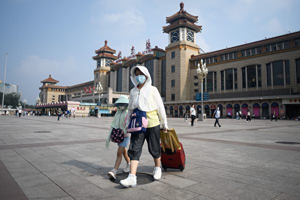 大陆中高风险区升至204个 北京交通管制升级