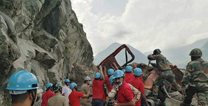 印度北部山体滑坡 十人死亡数十人被困