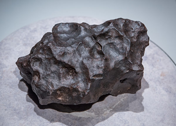研究：陨石含特殊矿物质或来自火星地幔层| 大纪元