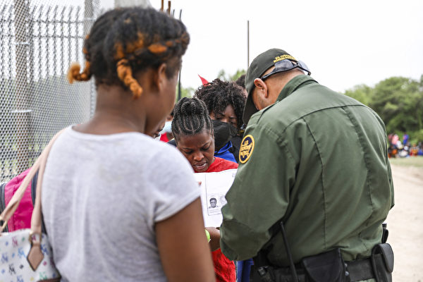 美7月逮捕非法移民超21万人 创21年新高