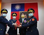屏东县警局长交接 县长盼全心维护治安