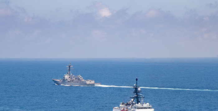 美战舰和海岸警卫队快艇穿越台湾海峡