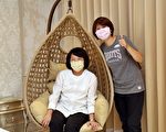 观光发展不停歇 黄敏惠帮民宿业者挂牌