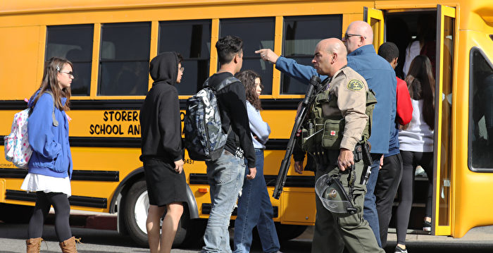 洛市Santee高中外围爆枪击 一学生受伤