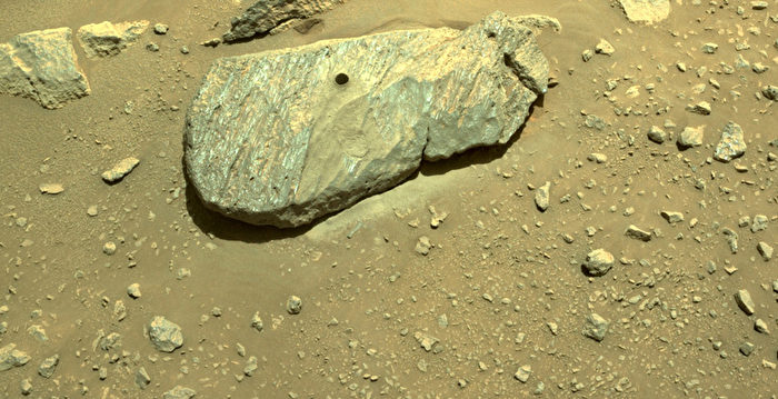 NASA：毅力号成功采集第一块火星岩石