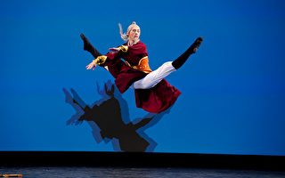 組圖六：中國古典舞大賽男子組銀獎得主風采