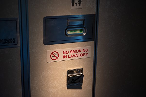 空姐考考你：飛機上禁菸 為何設有菸灰缸？
