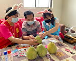 中秋柚飘香疫起来助老 正德防火护孤老保安康