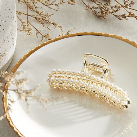 高贵甜美的珍珠抓夹。
