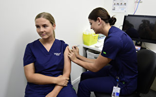 西澳政府宣布年底前医护人员必须打疫苗