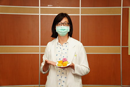 天成医院杨珊珊营养师营养师表示，市面上琳琅满目的月饼，热量都高得惊人。