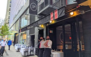 2男子曼哈顿高档中餐厅户外用餐被抢 1人中枪