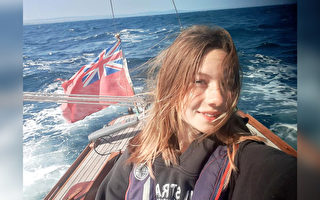 14岁女孩独驾帆船环航英国 创最年轻纪录