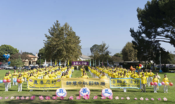 颂师恩 42国法轮功学员祝李大师中秋好