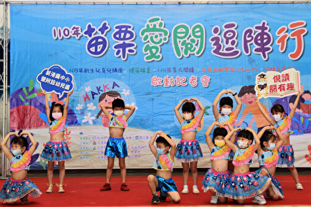 新港國中小附屬幼兒園可愛活潑的跳唱。