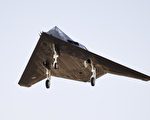 美F-117隱形戰機退而不休 助F-15空戰訓練