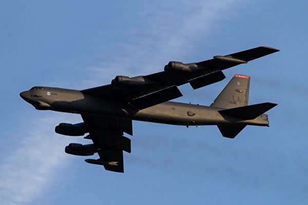 美B-52H轰炸机成功试射高超音速武器