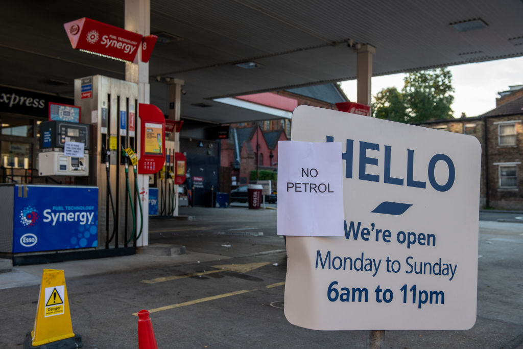 英国燃油危机加剧逾50 独立加油站断供 卡车司机 燃油供应 大纪元