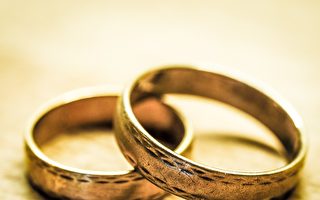烏賊帶浮潛女子找到結婚戒指 最終物歸原主
